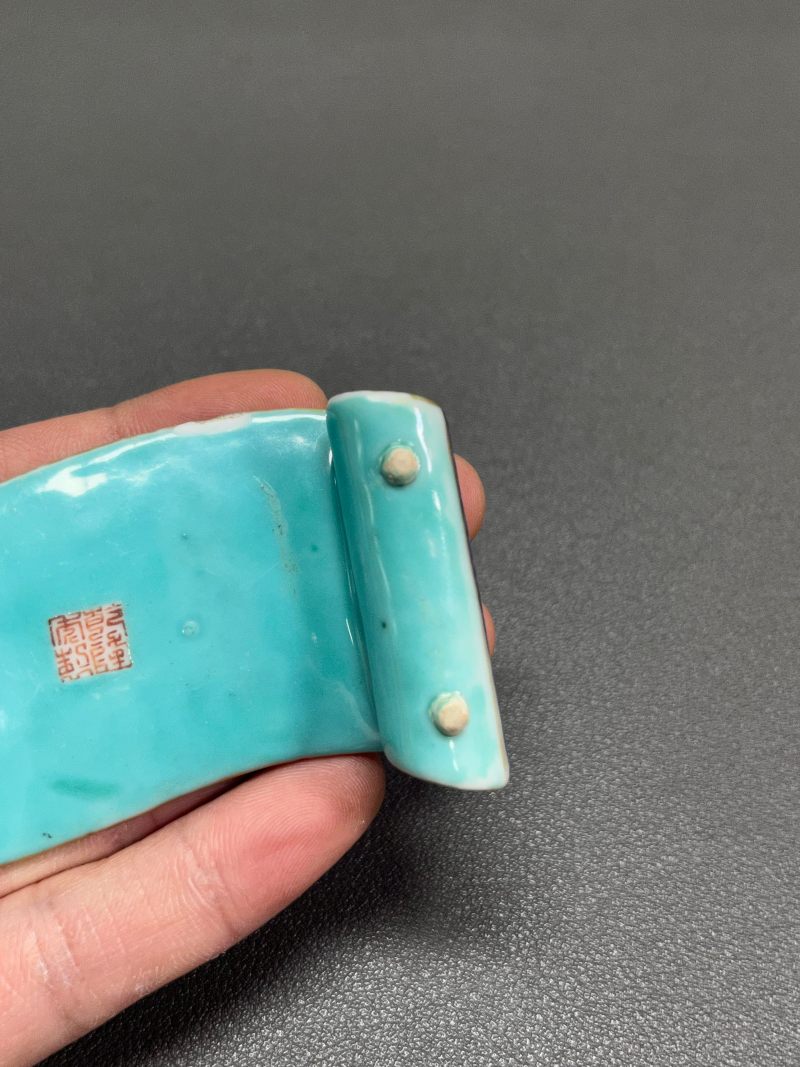 清乾隆  青花开窗粉彩山水书卷式墨床 - 图10