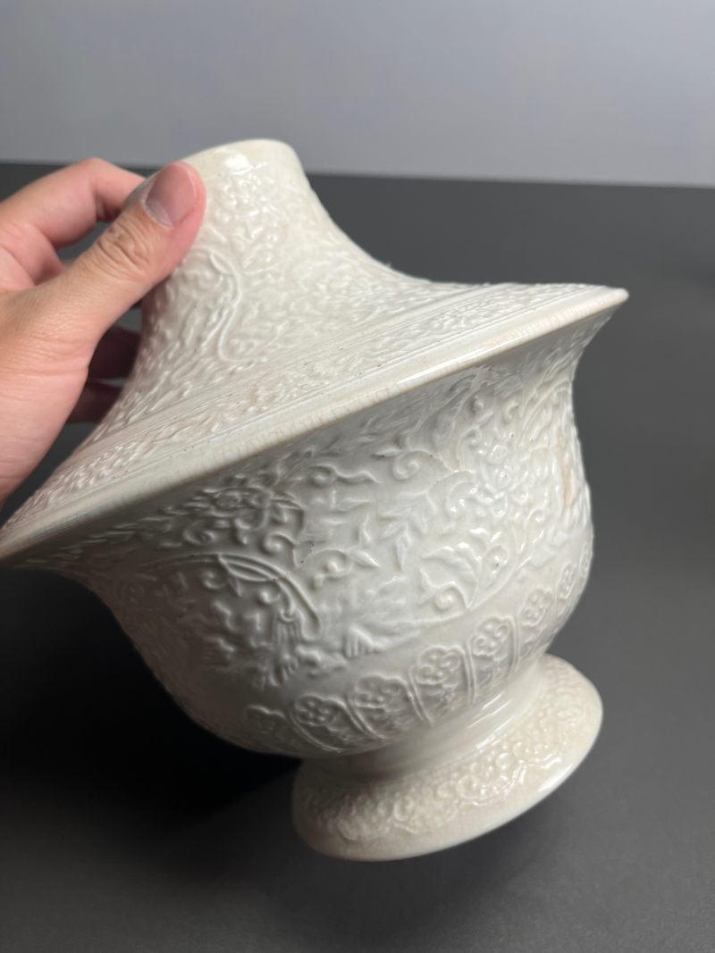 清乾隆  仿定窑模印花口瓶 - 图4