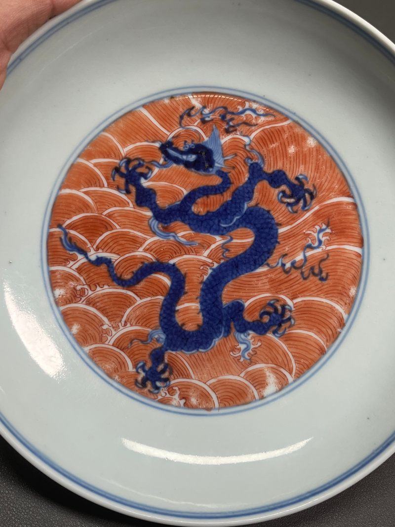 清康熙  青花矾红海水九龙纹盘 - 图12