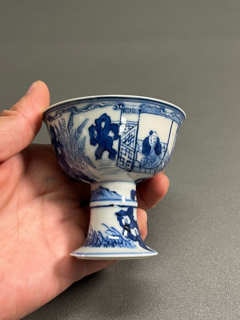 十八世纪  青花庭院高仕图梵文高足杯 - 图8