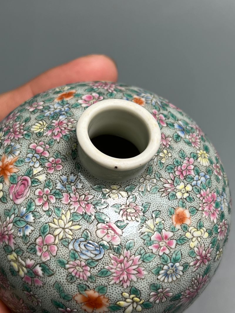清晚期  粉彩“百花不落地”梅瓶 - 图14