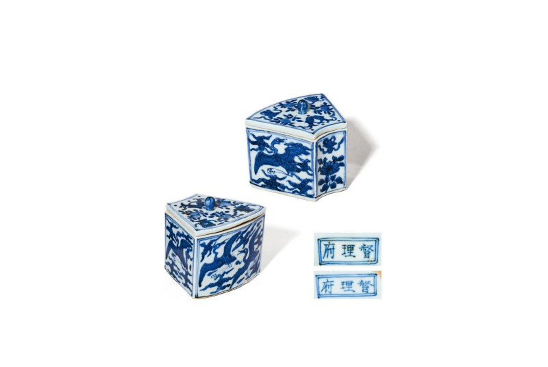 明万历  “督理府”款青花八宝云鹤纹蛐蛐罐（一对）