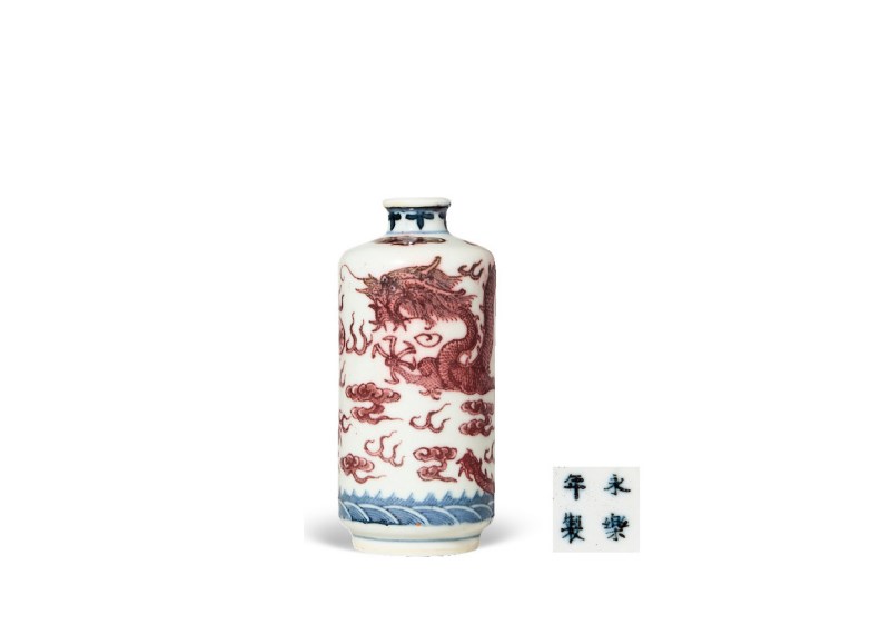 清中期  青花釉里红云龙海水纹鼻烟壶 - 图1
