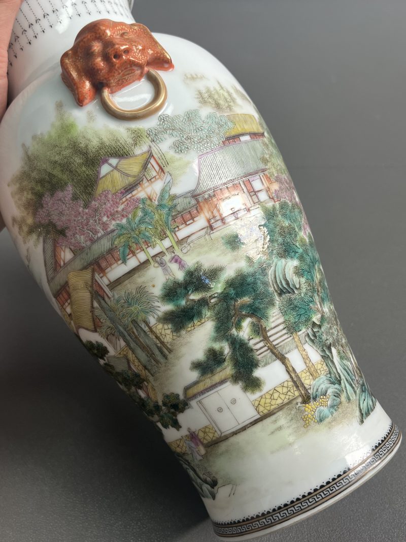 民国  粉彩山水人物双兽耳瓶 - 图8