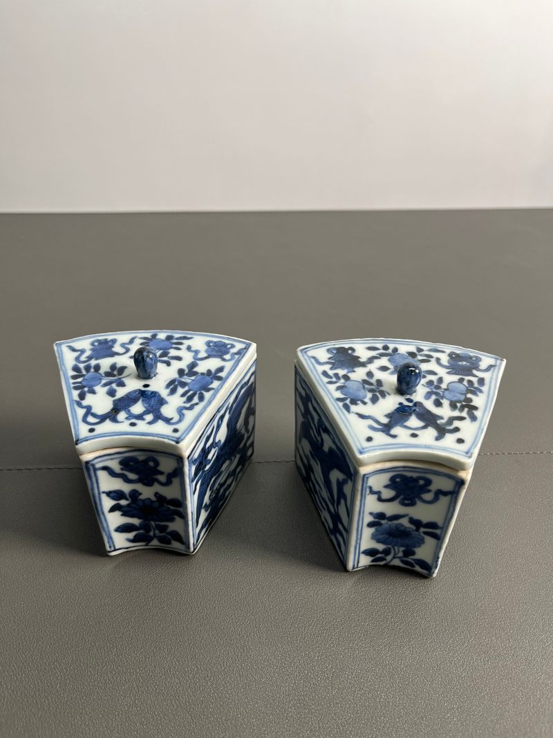 明万历  “督理府”款青花八宝云鹤纹蛐蛐罐（一对） - 图2