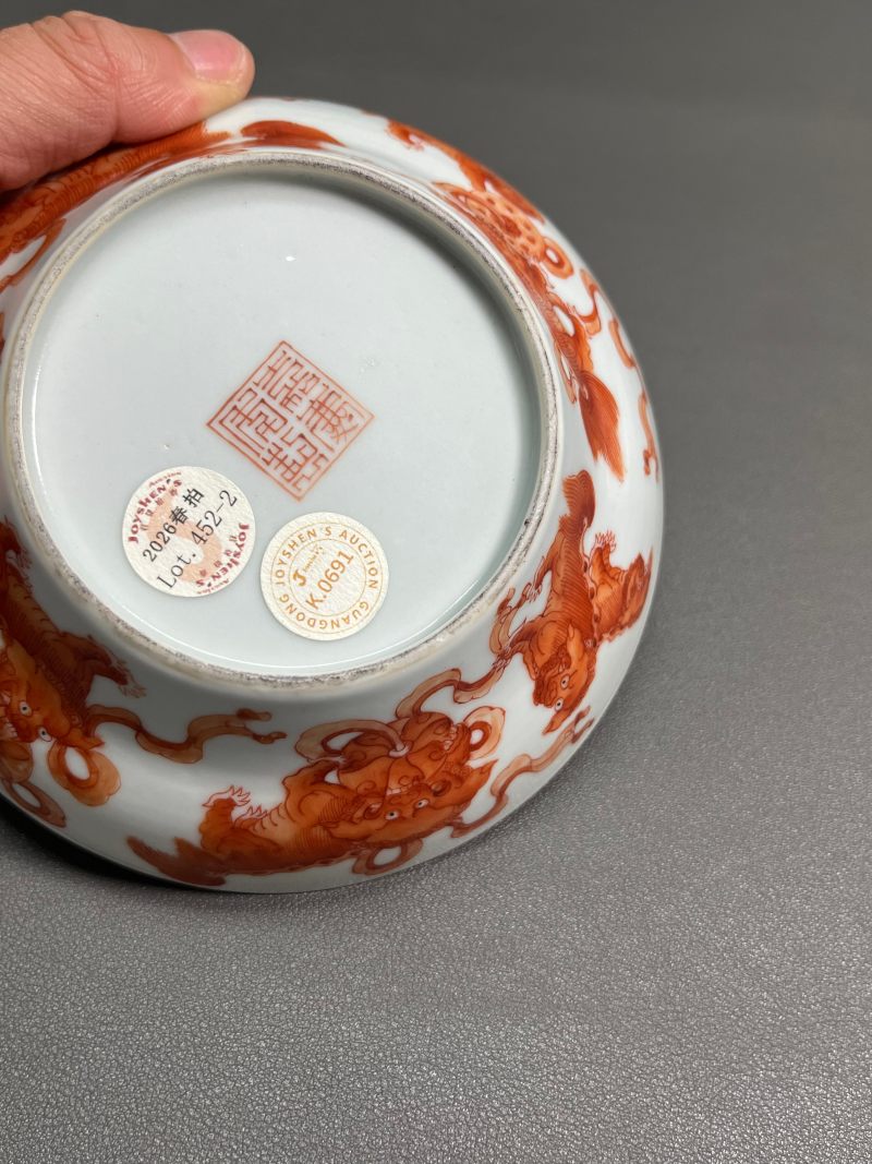 清嘉庆 外矾红彩太狮少师戏球纹内粉彩“福寿三多”图束腰碗（一
对、带老盒） - 图15