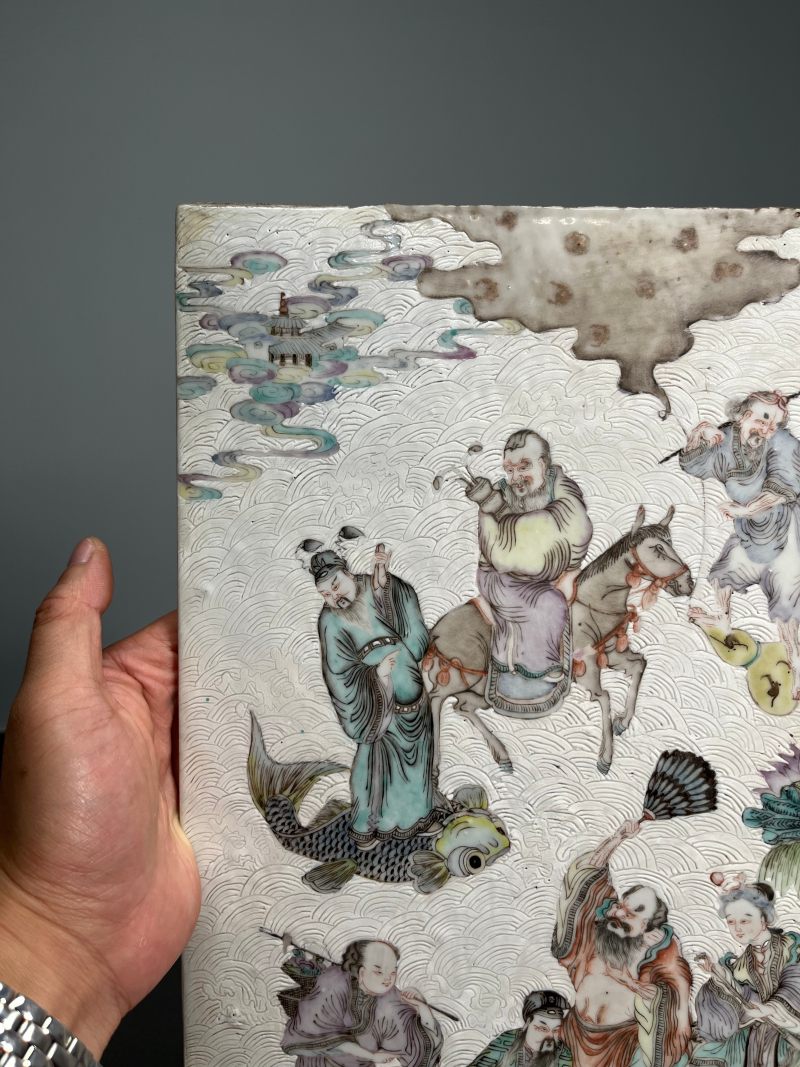 清晚期  白地轧道粉彩“八仙过海各显神通”图瓷板 - 图4