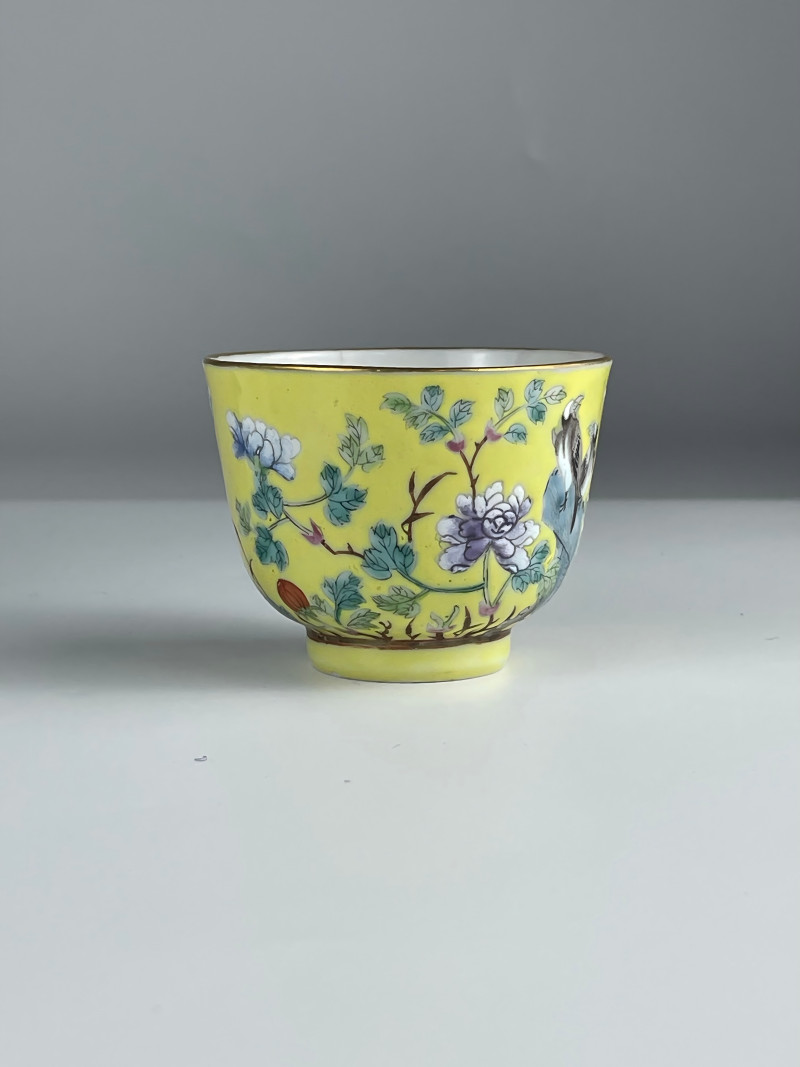 清光绪  黄地粉彩花鸟纹杯 - 图2