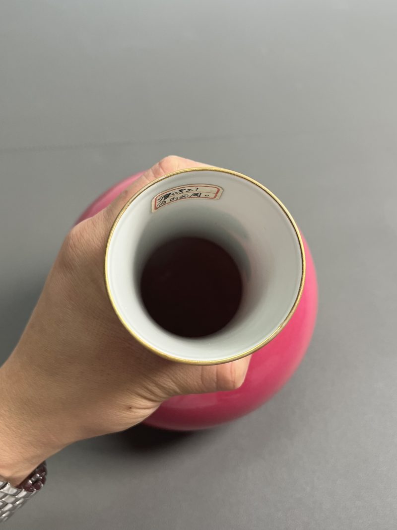 民国 胭脂红釉天球瓶 - 图10