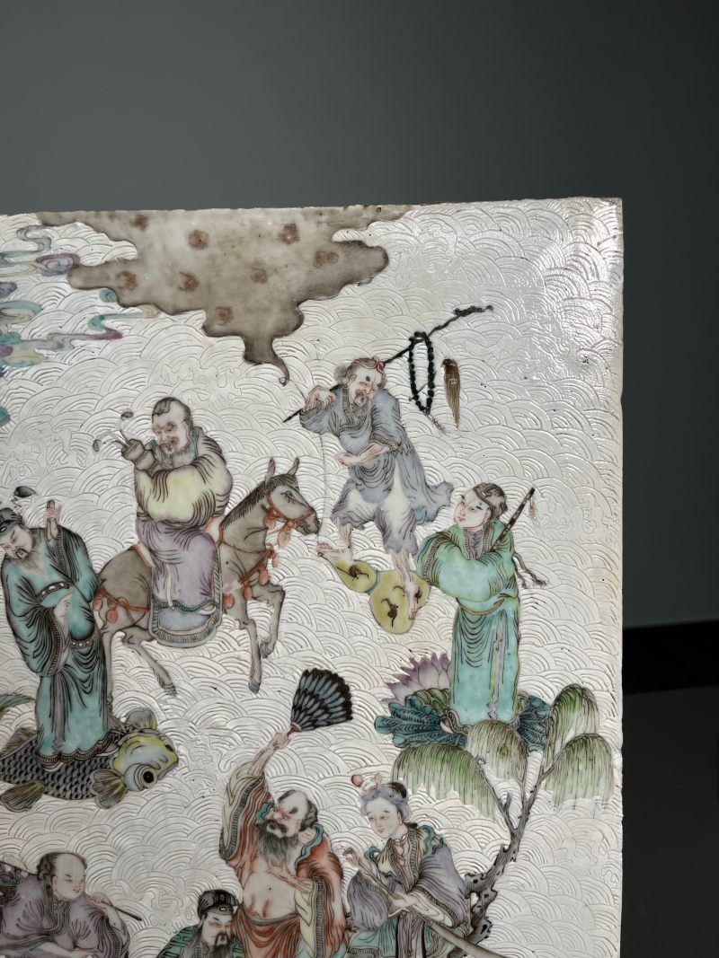 清晚期  白地轧道粉彩“八仙过海各显神通”图瓷板 - 图5