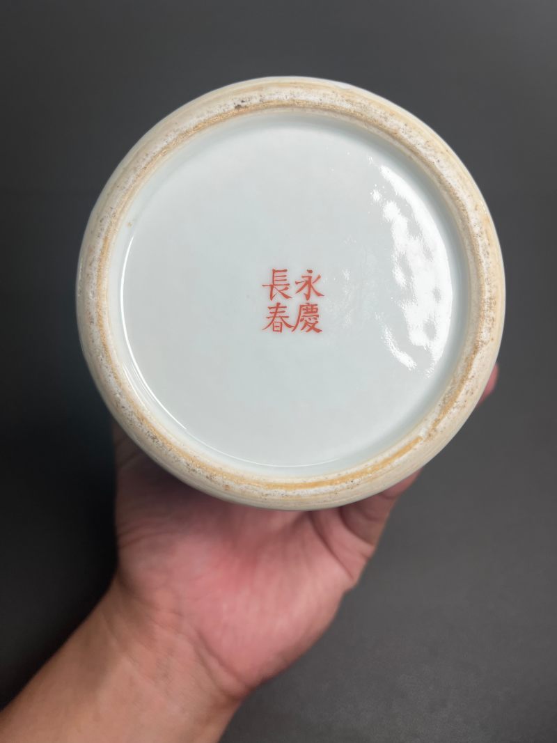 清光绪  松石绿地粉彩“富贵报喜”图象耳瓶 - 图33