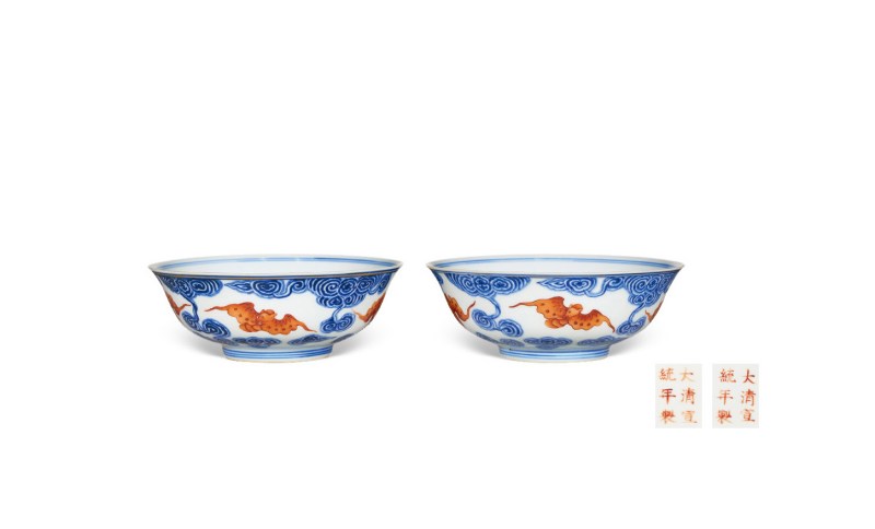 清宣统  青花矾红彩云蝠纹碗（一对） - 图1