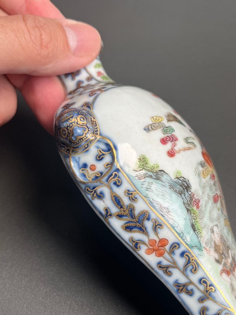清乾隆  青花粉彩“鹊桥相会”图双兽耳壁瓶 - 图8