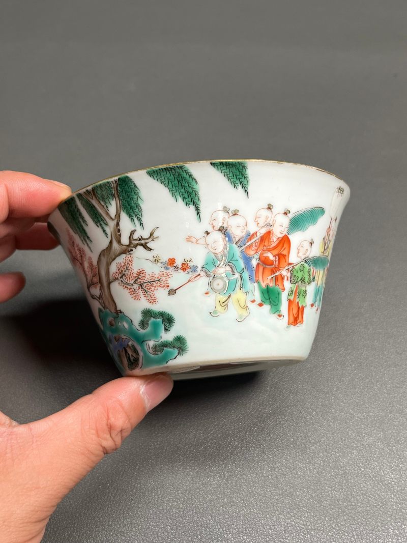 清嘉庆  粉彩婴戏图马蹄杯 - 图6