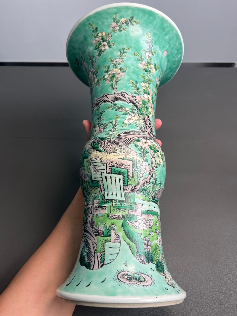 清康熙  素三彩“雏鸡牡丹”图花觚 - 图4