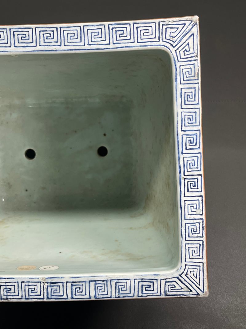 清光绪  粉彩白地紫藤牡丹“富贵白头”图方形花盆 - 图16