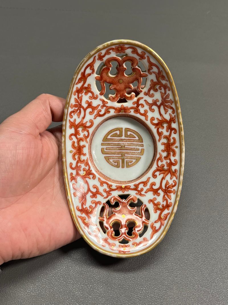 清嘉庆  矾红描金缠枝花卉寿字纹茶船（一对） - 图6