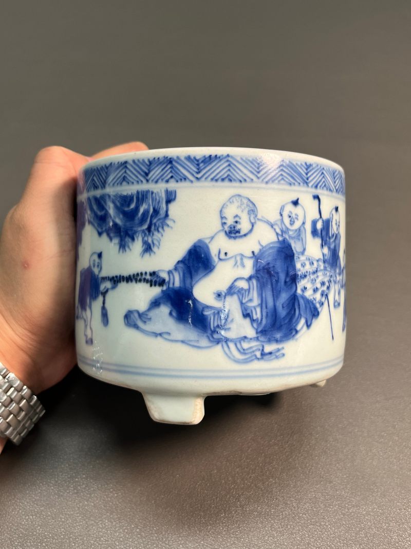 清顺治  青花“六子戏弥勒”图琴炉 - 图6