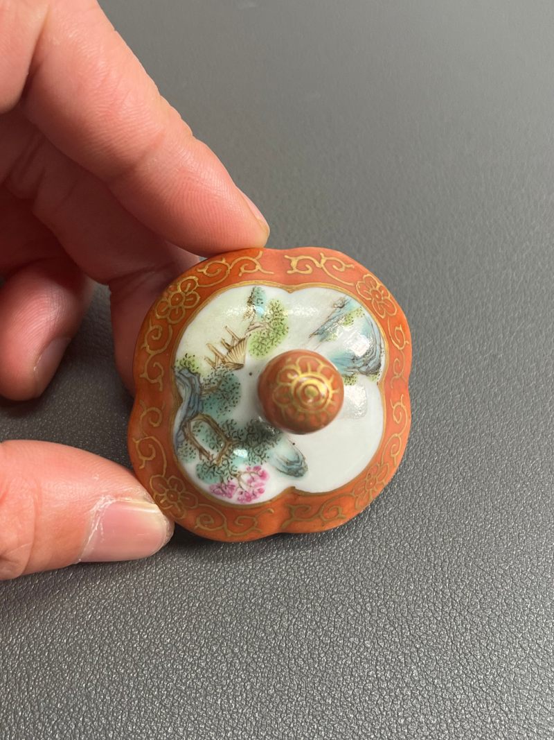 清乾隆  矾红描金粉彩开光山水纹砚滴 - 图9