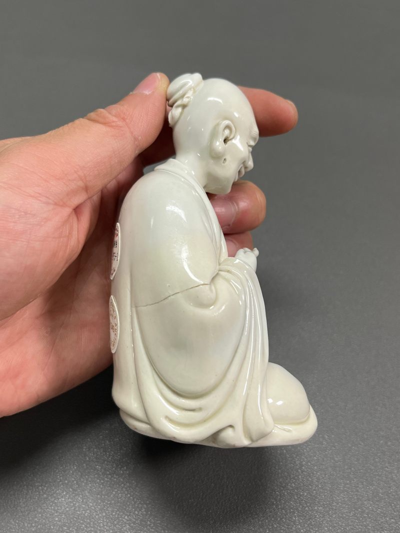 十九世纪  德化白釉罗汉坐像（带木座） - 图8