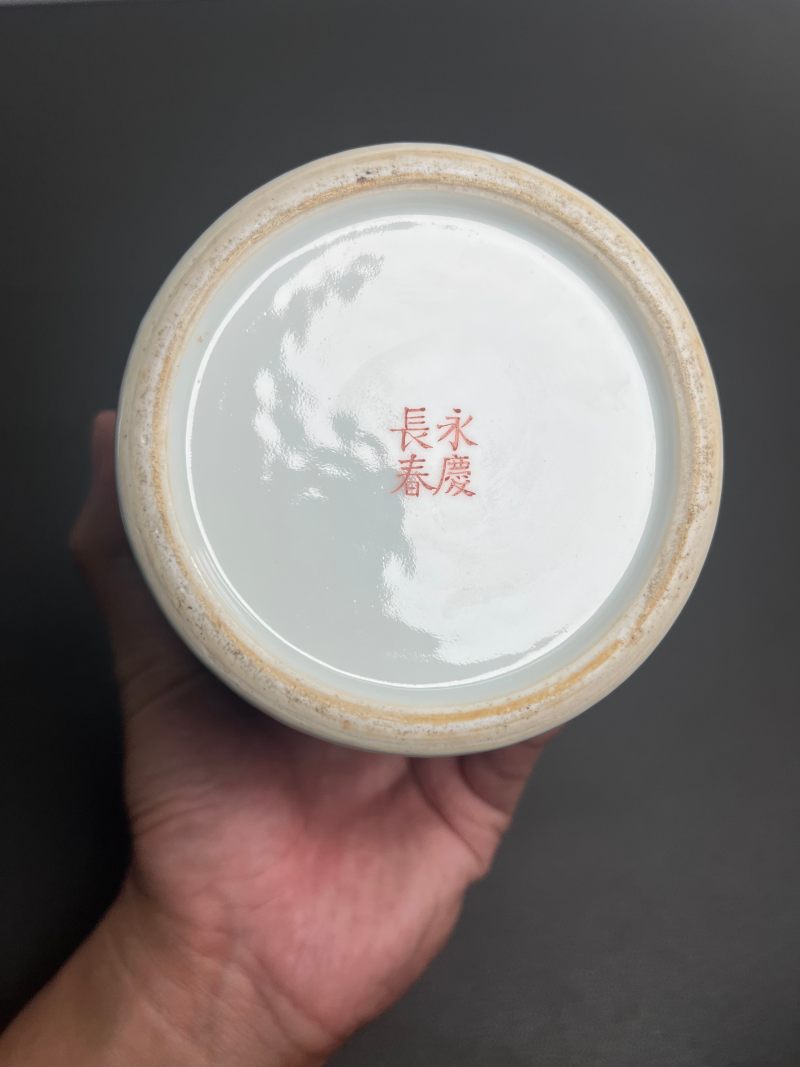 清光绪  松石绿地粉彩“富贵报喜”图象耳瓶 - 图34