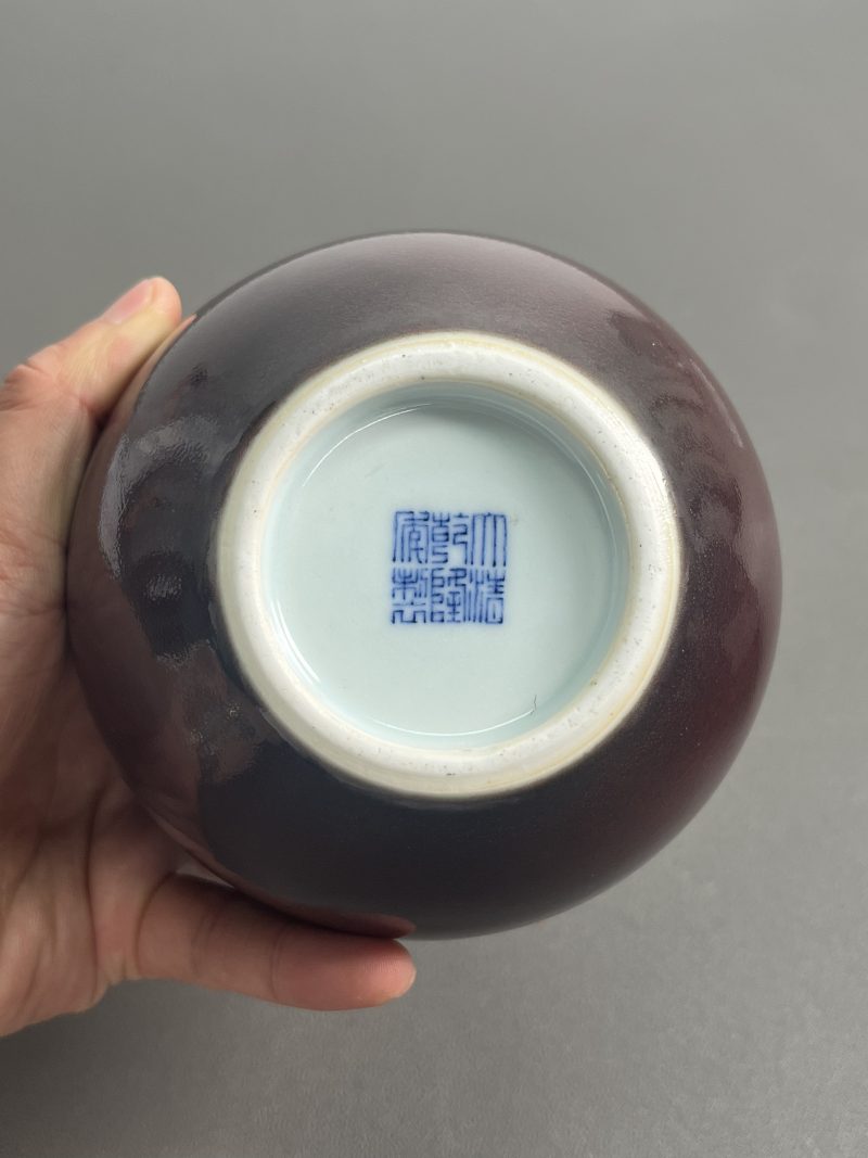 清乾隆 霁红釉天球瓶 - 图10