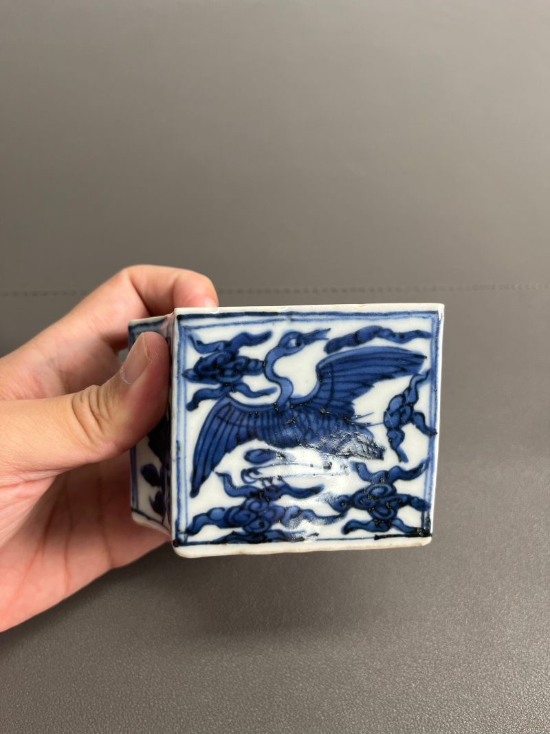 明万历  “督理府”款青花八宝云鹤纹蛐蛐罐（一对） - 图4