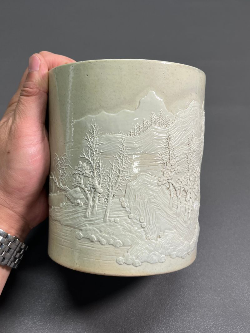 清道光  “王炳荣”款米黄釉雕瓷山水纹笔筒 - 图7