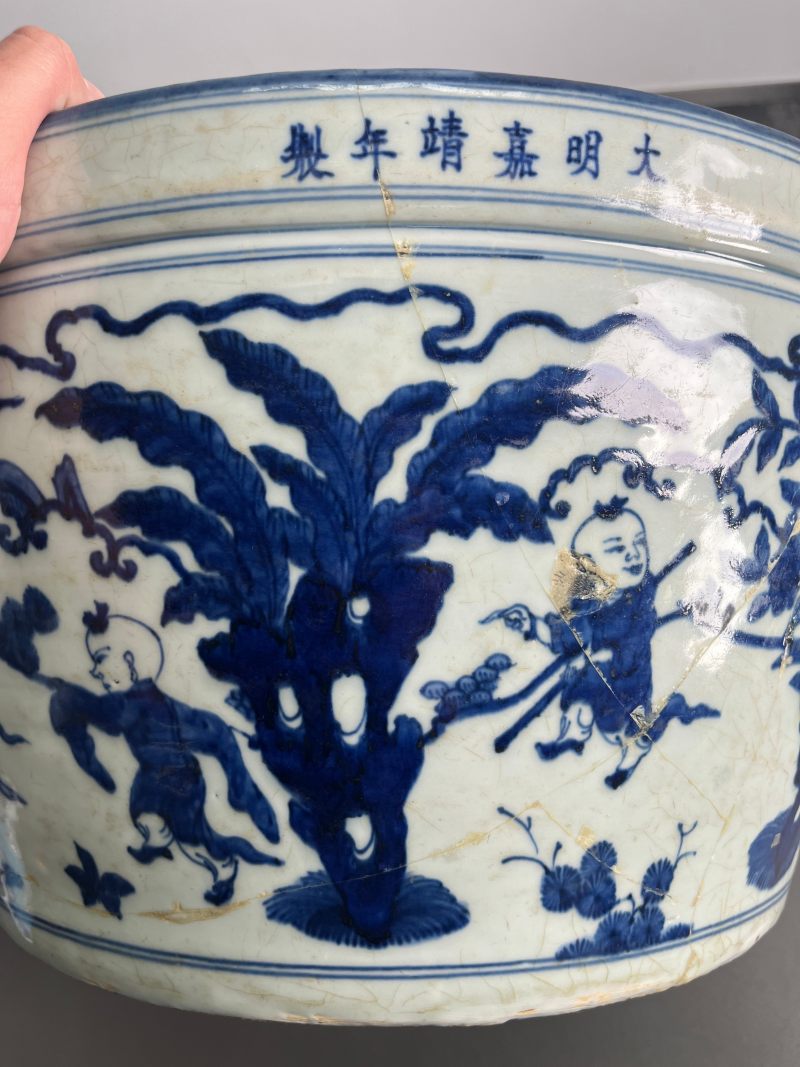明嘉靖  青花 " 十六子闹春 " 图大缸 - 图14