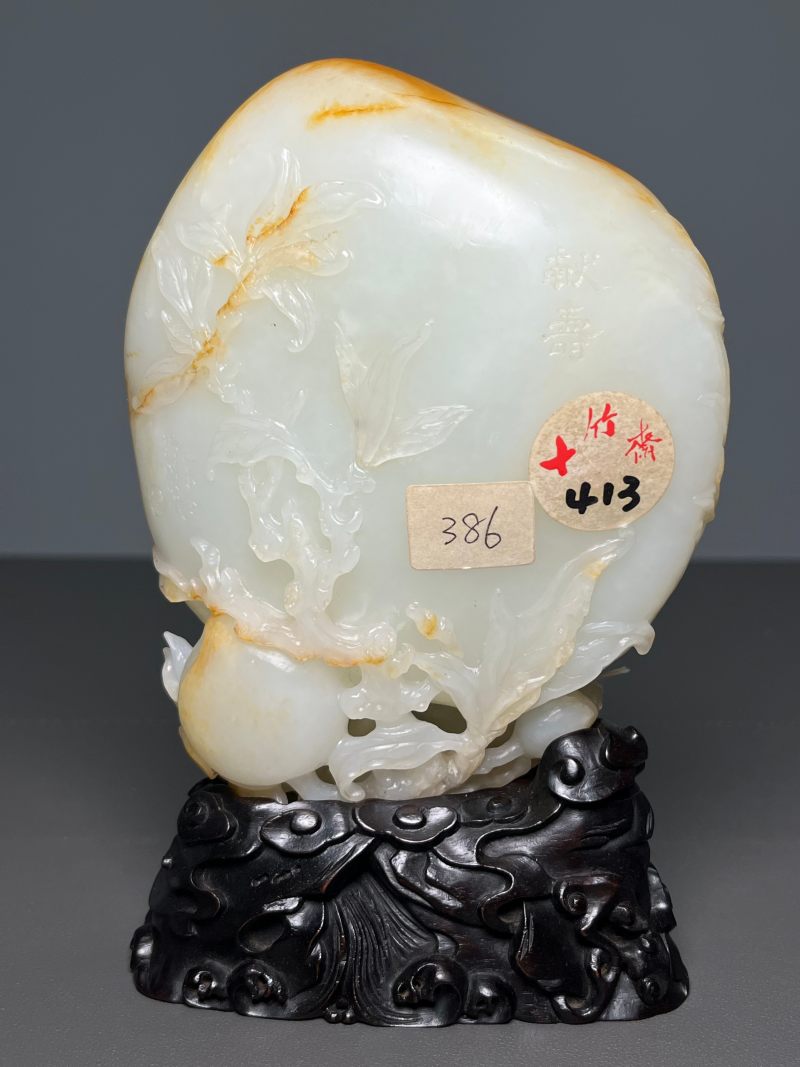 清乾隆  白玉寿桃人物摆件（带木座） - 图5