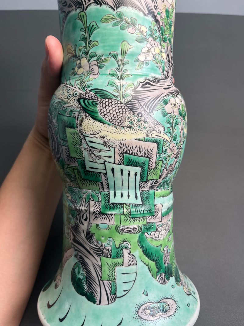 清康熙  素三彩“雏鸡牡丹”图花觚 - 图5