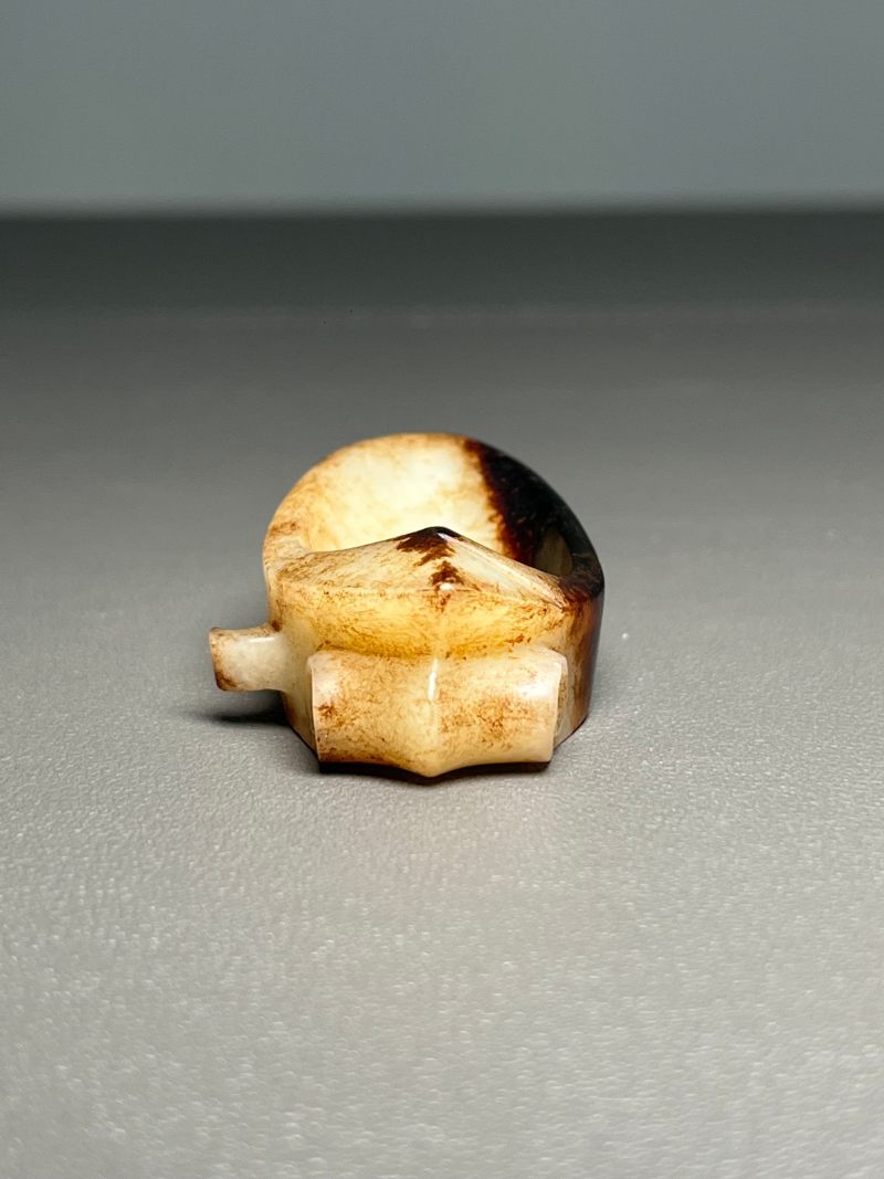 清  鹰首玉韘 - 图6