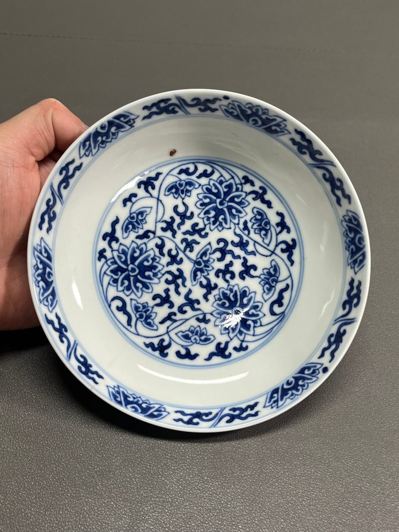 清同治 青花缠枝莲纹盘 - 图5