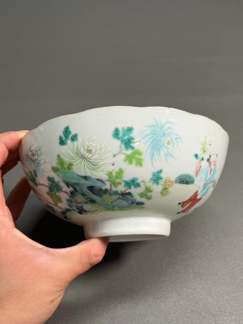 清道光  粉彩“陶渊明赏菊”图诗文花口碗 - 图5