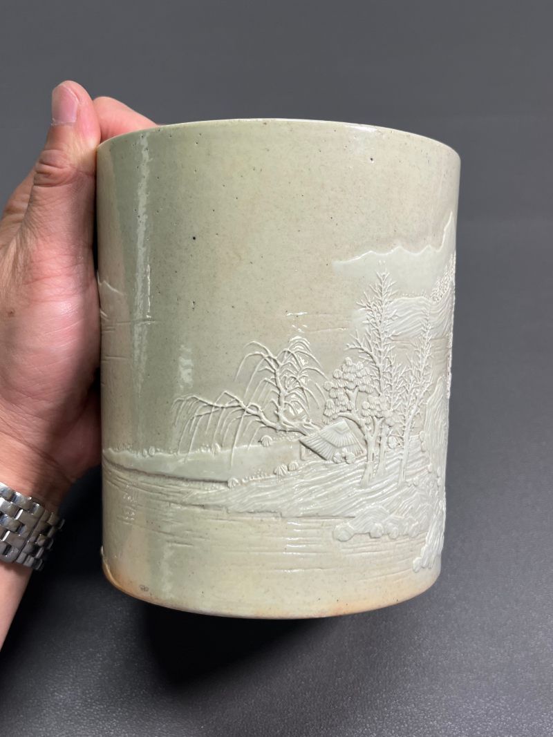 清道光  “王炳荣”款米黄釉雕瓷山水纹笔筒 - 图8