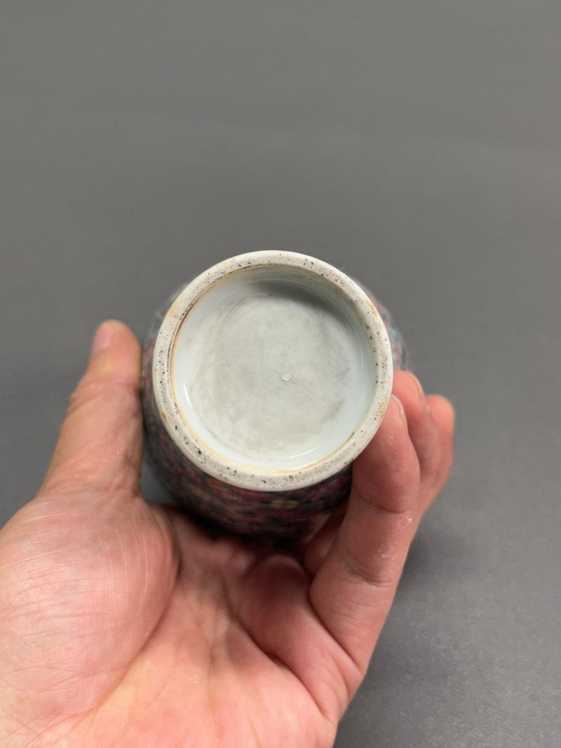 清晚期  粉彩“百花不落地”梅瓶 - 图18