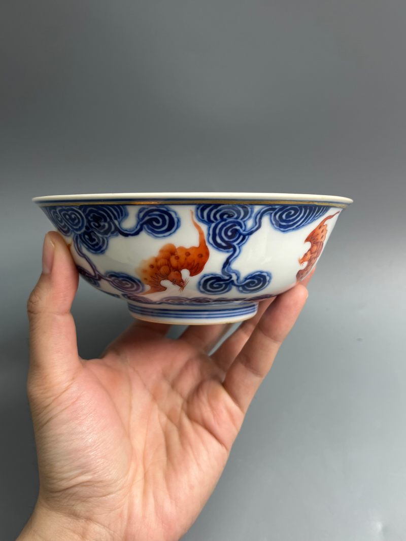 清宣统  青花矾红彩云蝠纹碗（一对） - 图4