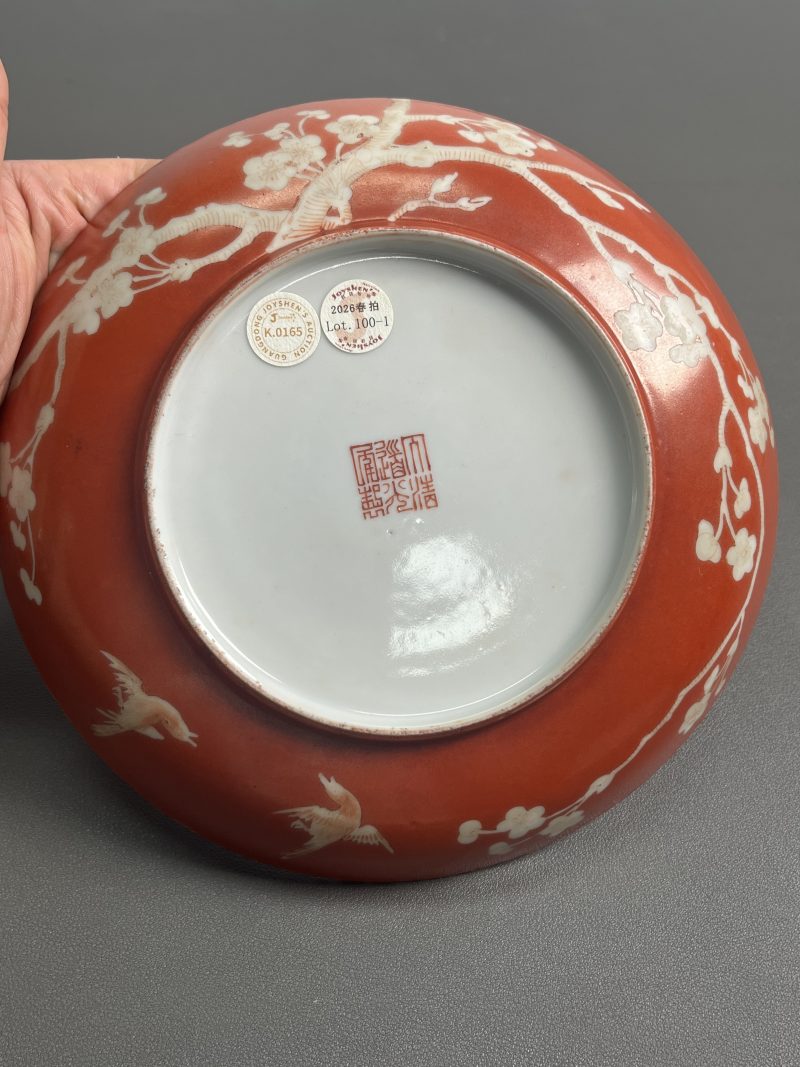 清道光  珊瑚红留白喜上眉梢花口盘（一对） - 图9