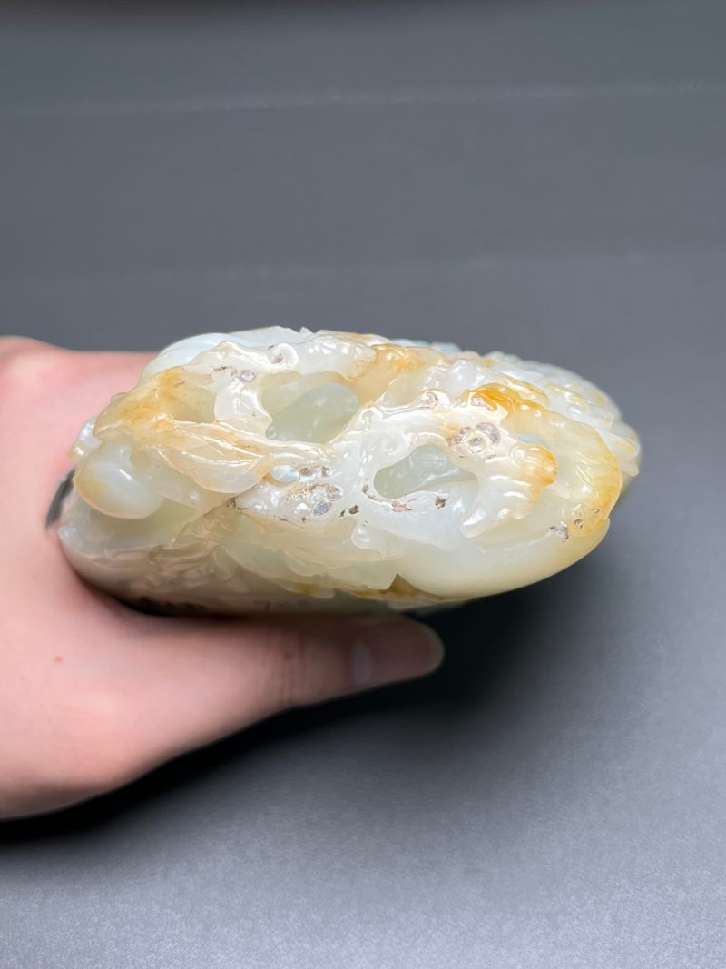 清乾隆  白玉寿桃人物摆件（带木座） - 图6