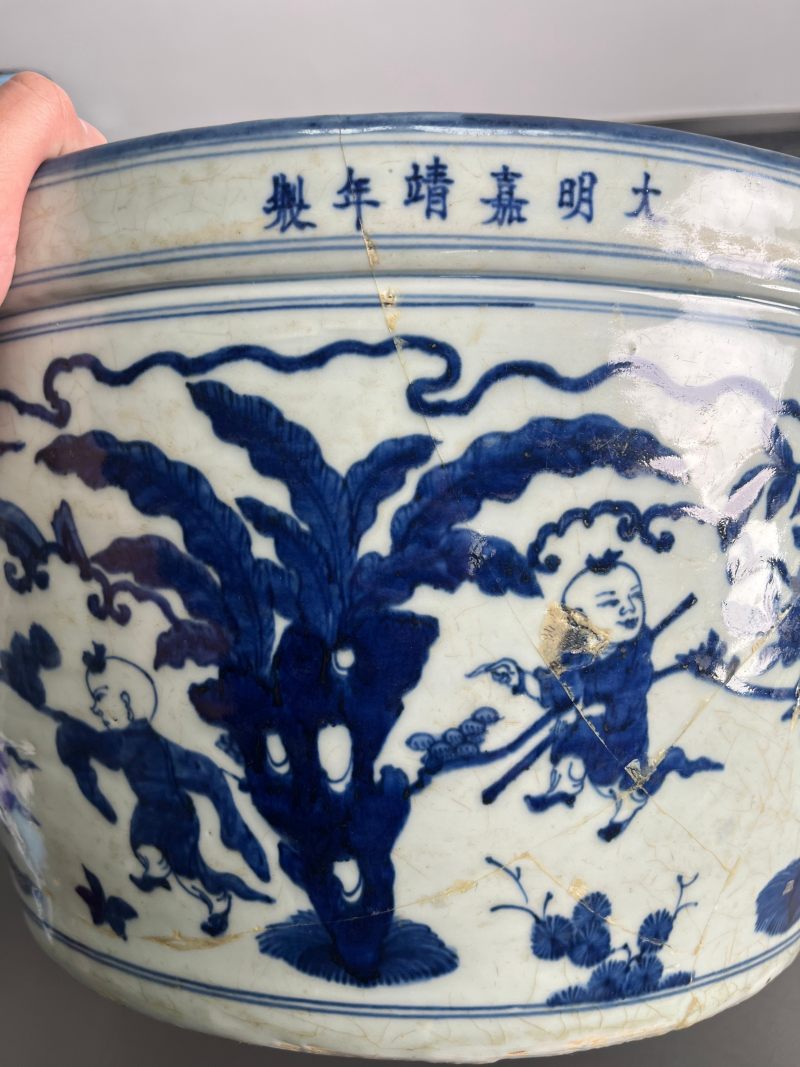 明嘉靖  青花 " 十六子闹春 " 图大缸 - 图15