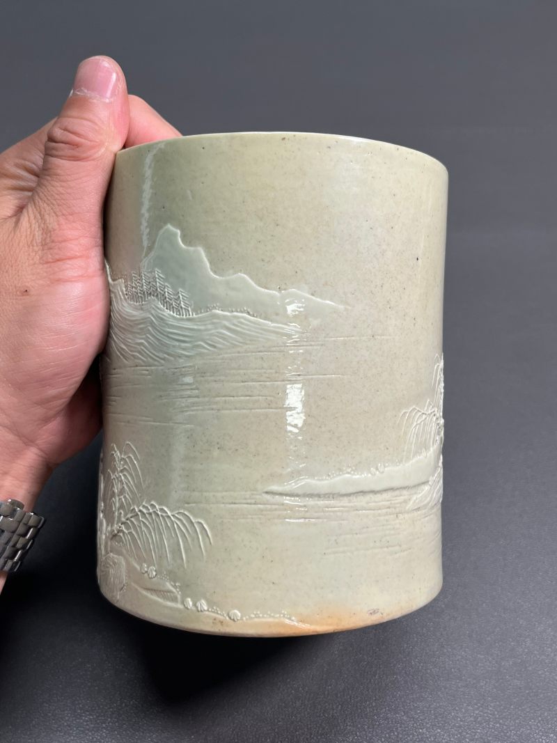 清道光  “王炳荣”款米黄釉雕瓷山水纹笔筒 - 图9
