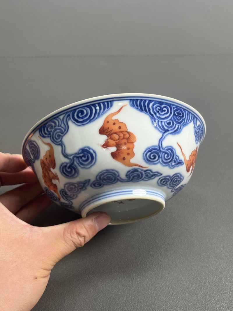 清宣统  青花矾红彩云蝠纹碗（一对） - 图5