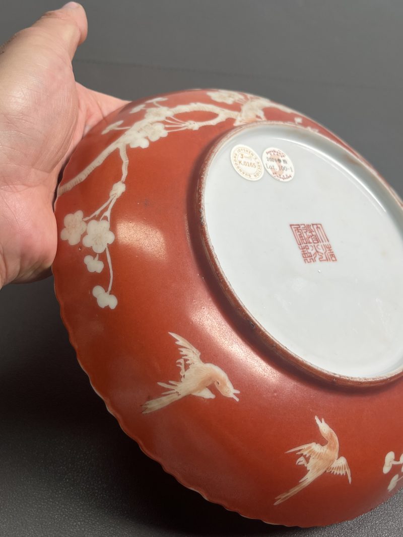 清道光  珊瑚红留白喜上眉梢花口盘（一对） - 图10
