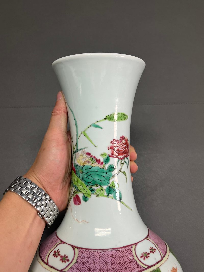 清晚期  粉彩“钟馗嫁妹”长颈瓶 - 图10