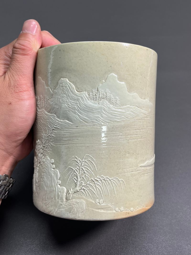 清道光  “王炳荣”款米黄釉雕瓷山水纹笔筒 - 图10