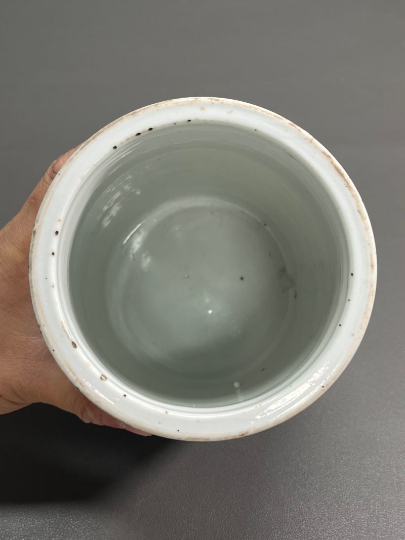 清同治  刻瓷描金苍松图笔筒 - 图25