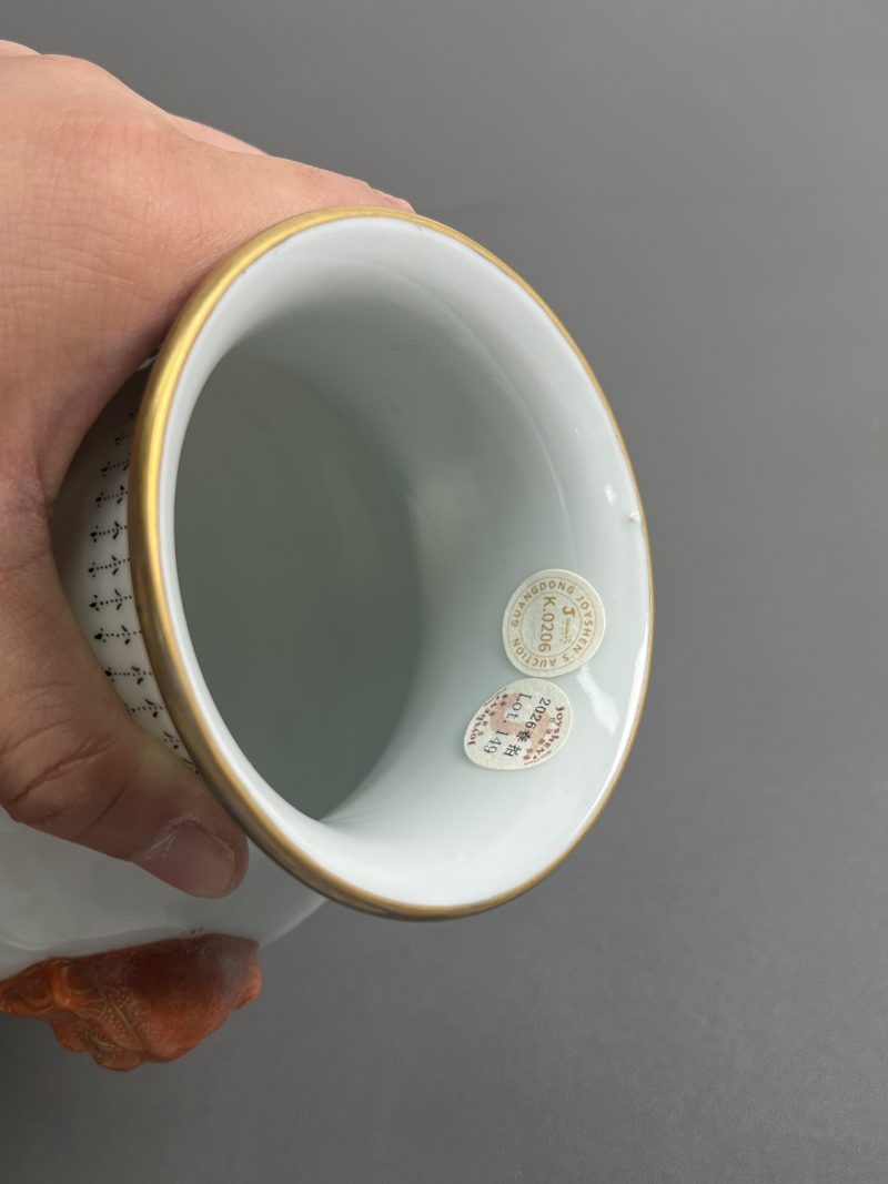 民国  粉彩山水人物双兽耳瓶 - 图14