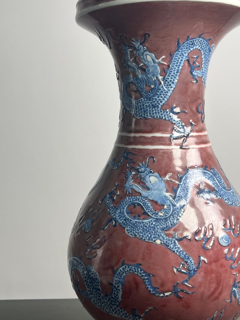 清康熙  青花釉里红堆塑云龙纹琵琶尊 - 图3