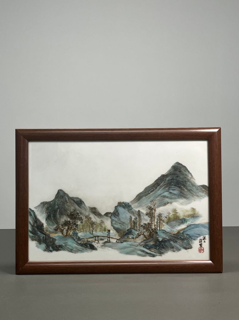 民国  “汪大沧”作新粉彩“深山独往”山水图瓷板 - 图4