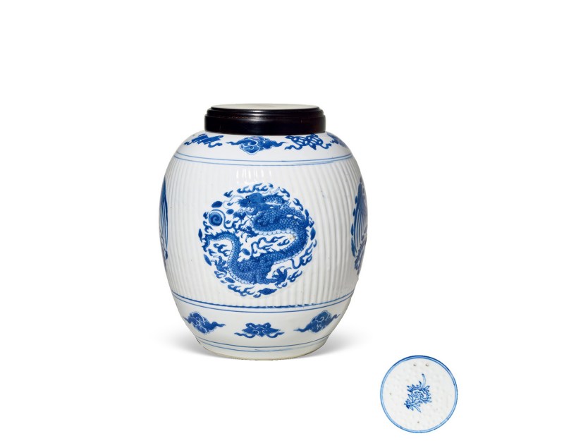 清康熙  青花龙凤纹瓜棱罐（带木盖）